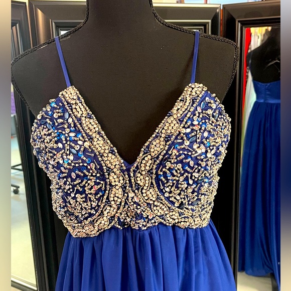 Long dress - Picture 3 of 3